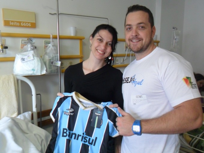 Cauan faz tratamento no HCSA. Segundo a sua mãe Lucimar que o representou na entrega da camiseta o menino é um tricolor fervoroso. Por isso seu desejo era receber um kit completo com camiseta ,calção e meia do Grêmio que foi entregue pelo voluntário Felipe Schmidt.