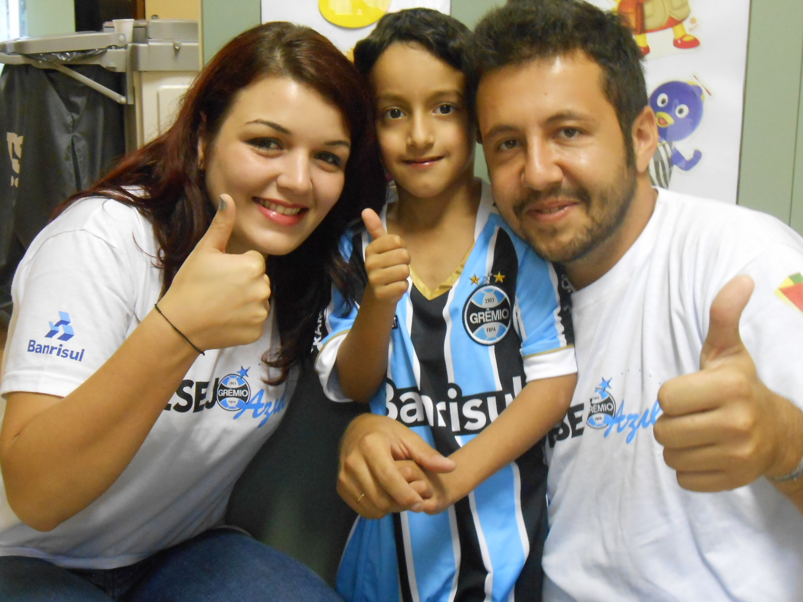 

Kauan faz tratamento no Hospital de Clínicas e está hospedado na Casa de Apoio do Instituto do Câncer Infantil. O sonho deste menino natural de Bossoroca era ganhar um uniforme completo do Grêmio. E com a ajuda dos voluntários Maurício Reginatto e Tatiane Mendes concretizamos mais esse desejo. 

