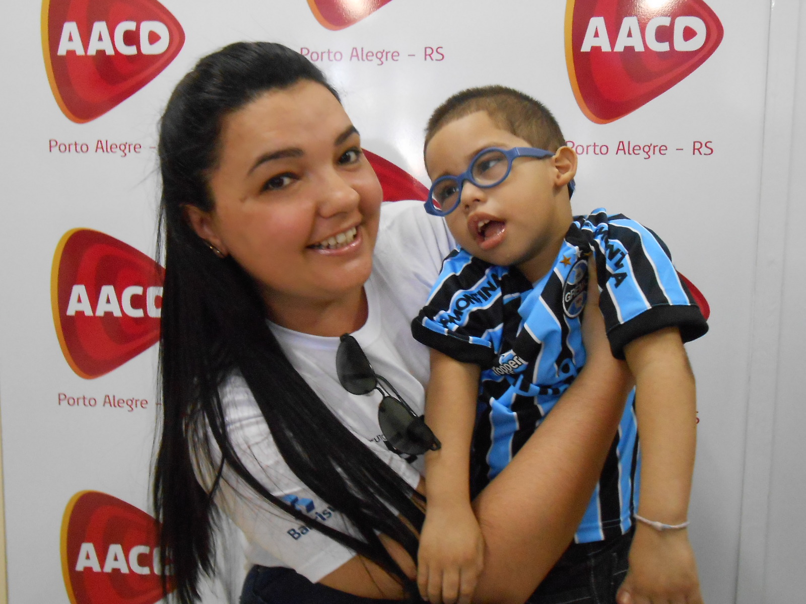 Gabriel é muito pé-quente mesmo! Mal ganhou seu uniforme e já viu o seu Grêmio colocar três gols em Criciúma neste final de semana. A ação contou com a colaboração da voluntária Tatiana Coelho