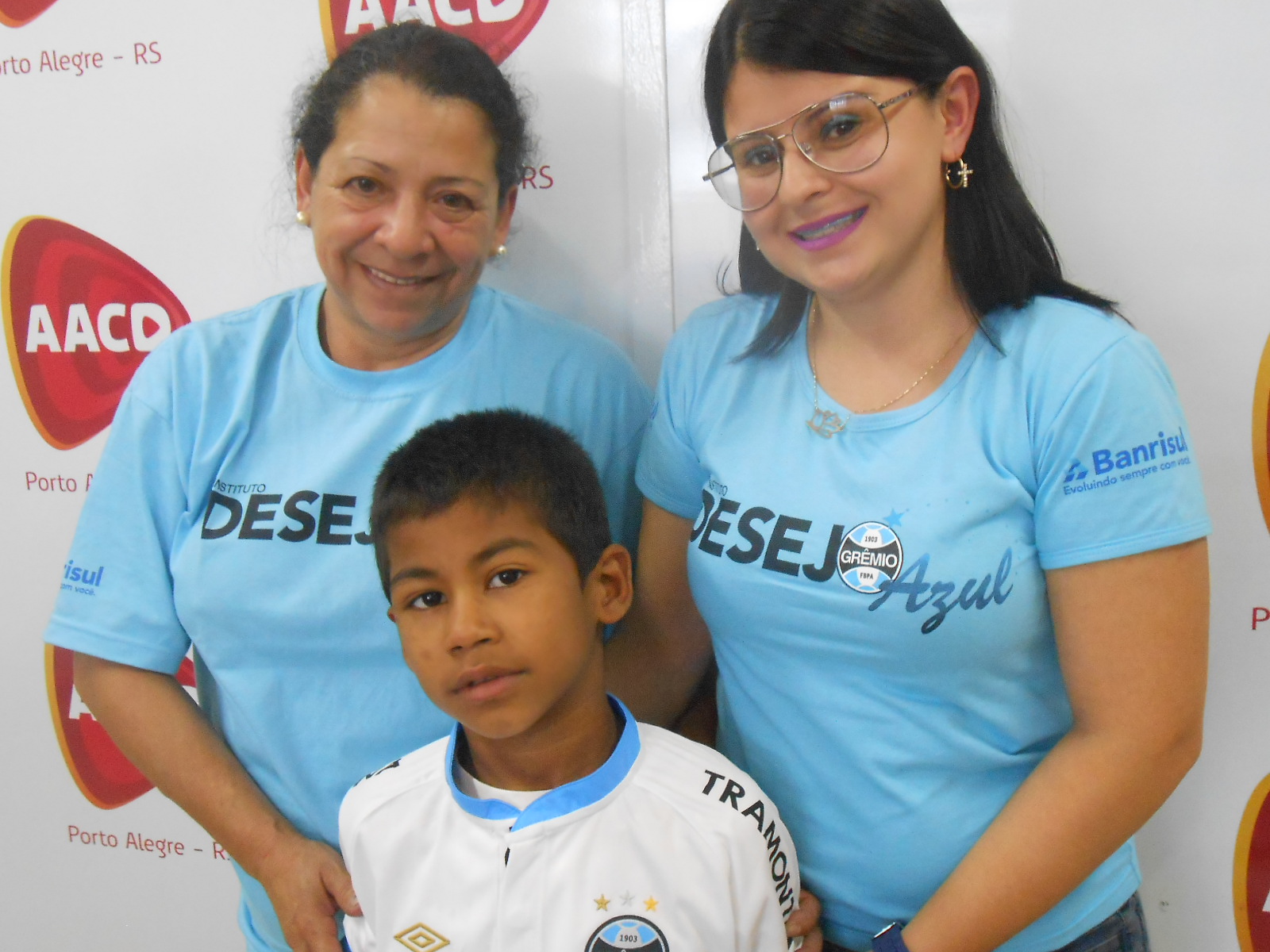 Cristiano faz tratamento na AACD. Seu desejo era ganhar uma camiseta do seu Tricolor. Ganhou mais. Além da camiseta ganhou uma almofada do Tricolor graças às voluntárias Vanessa Pereira e Janei Pereira.