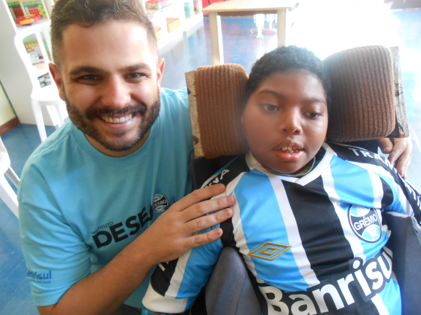 Guilherme faz tratamento no Educandário São João Batista. É um gremista da gema afinal toda sua familia é fão do Tricolor. Guilherme ganhou sua camiseta oficial personalizada com seu nome do voluntário Leonardo de Carvalho.