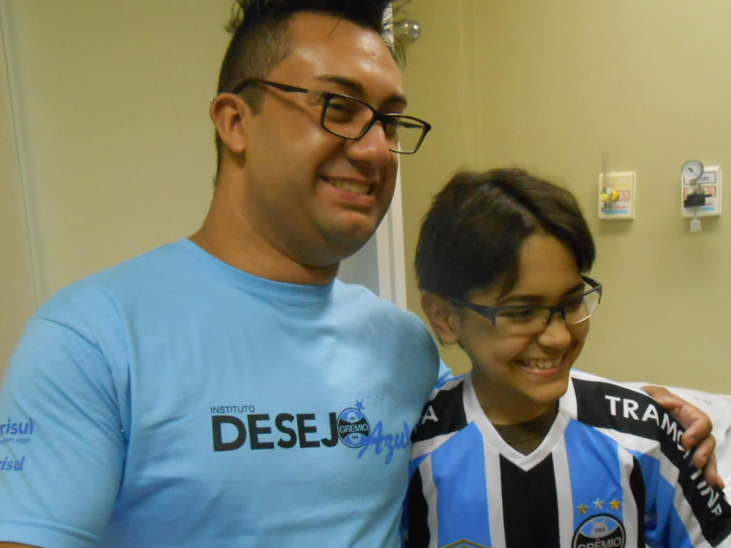 Daniel é sergipano. Durante muitos anos fez tratamento na Santa Casa esperando o seu transplante de pulmões que finalmente aconteceu. Neste tempo Daniel gostou tanto do Tricolor que se considera um gremistão. Seu desejo era ganhar uma camiseta do Grêmio o que foi possível com a colaboração do voluntário Cleiton Motta. Hoje Daniel vive uma vida normal, se recupera do seu tranplante e nunca mais deixará de ser gremista de coração.