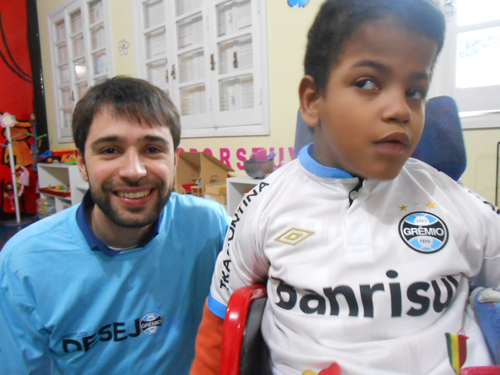 David faz tratamento no Educandário São João Batista. Ficou muito feliz e emocionado com a camiseta Tricolor que ganhou do voluntário Leonardo Kantorski.