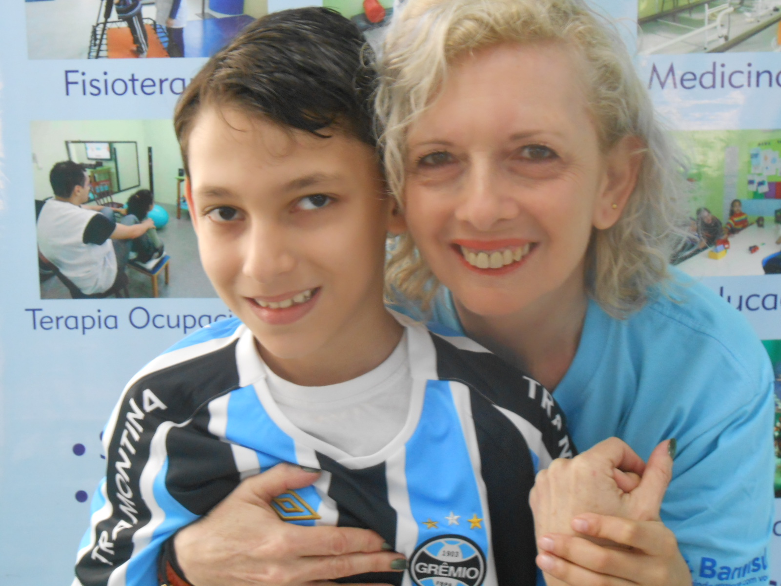 Não sabemos quem estava mais feliz no dia da ação, se era o Bruno ou seu pai. Ambos estavam muito felizes com a camiseta do Grêmio personalizada com seu nome que o menino ganhou da voluntária Leonor Perez.