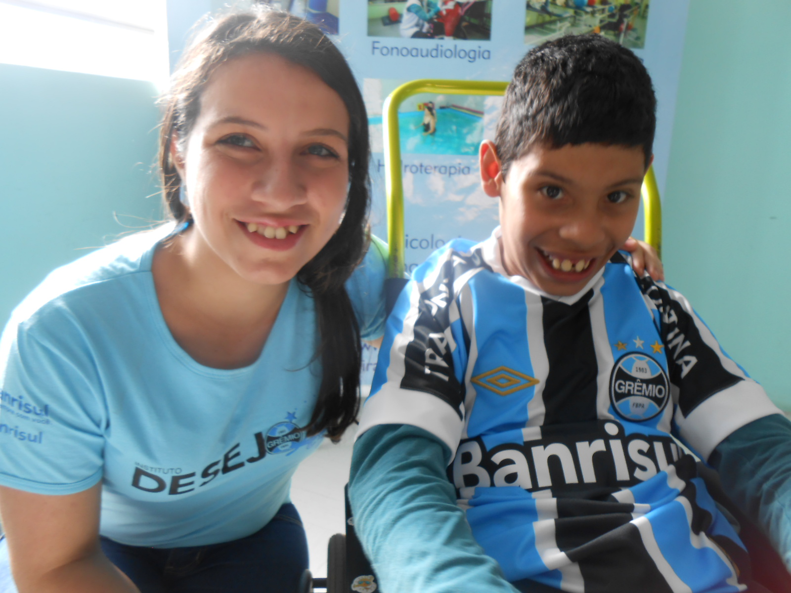 Guilherme faz tratamento na CEREPAL. Estava empolgadíssima para receber seu presente mais desejado, a camiseta do Grêmio. E Gui está pronto para curtir mais uma vitória no Brasileirão com a camiseta oficial que foi dada com a colaboração das voluntária Bianca Madruga.