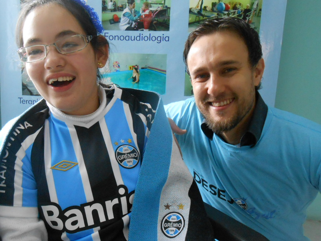 Victória faz tratamento na CEREPAL. É uma gremista fanática. Seu desejo era ganhar uma camiseta oficial do Grêmio. Ganhou mais do voluntário Plabo Drum já que estava de aniversário. Ganhou uma manta do seu amado Tricolor.