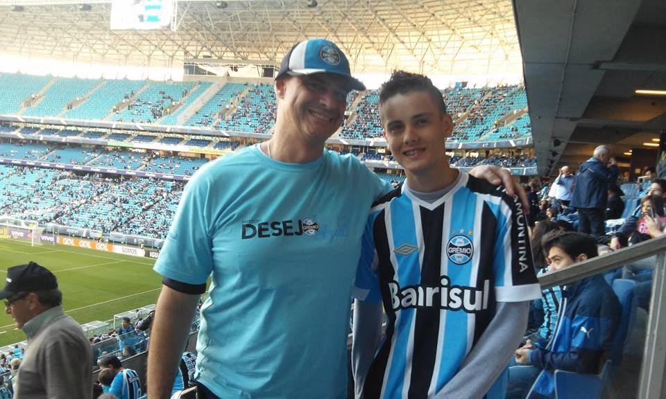 Luigi nunca tinha ido a um jogo na Arena. O menino que está no final de seu tratamento de saúde era só emoção hoje à tarde para ver seu Grêmio ganhar do Goiás pelo Brasileirão . A ação contou com a colaboração especial do voluntário Leonardo Ayub.