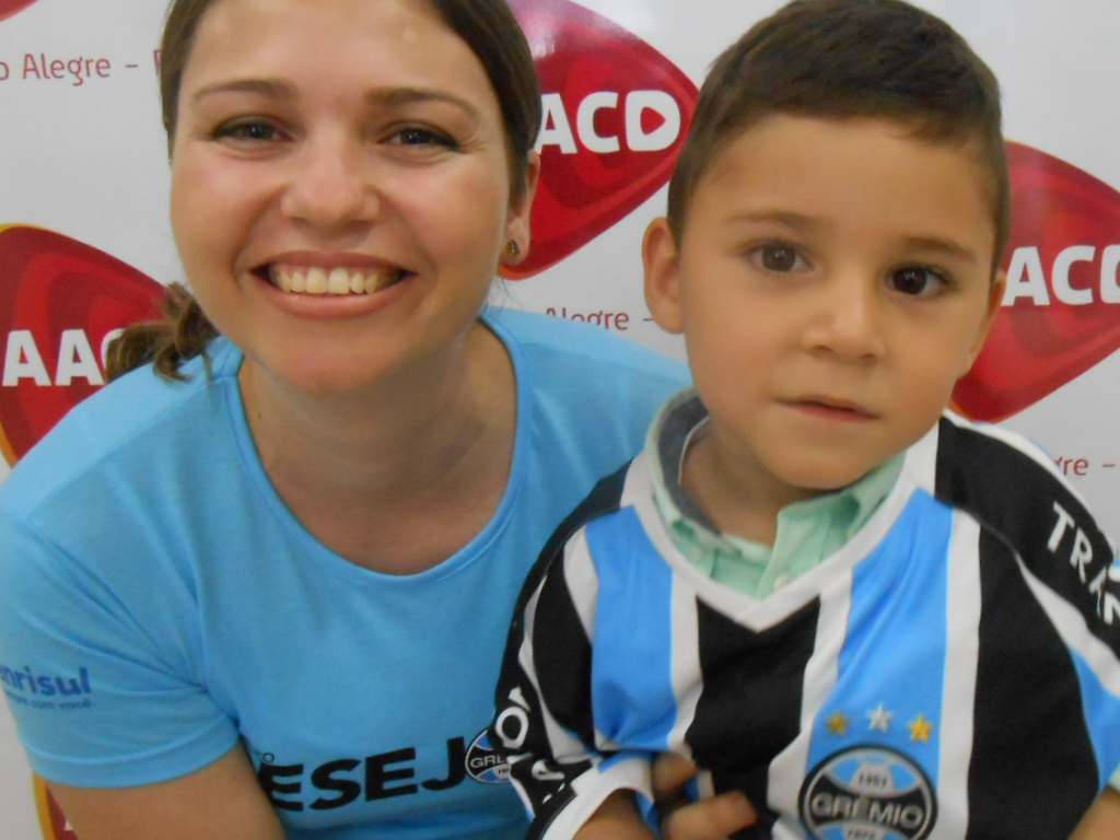 Davi Luka tem 3 anos e faz tratamento na AACD. É um rico de um gremista , querido e simpático. Pediu e ganhou sua camiseta entregue pela voluntária Tiele Bitencourt.