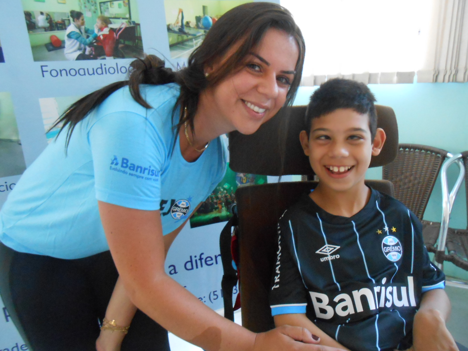 Gabriel faz tratamento na CEREPAL. Assim como a sua mãe presente no momento da ação é um gremista roxo. Não perdem um jogo do Grêmio e acompanham tudo pelo rádio e tv. O desejo do menino era ganhar uma camiseta oficial do tricolor algo que foi possível com a colaboração da voluntária Fernanda Ferreira.