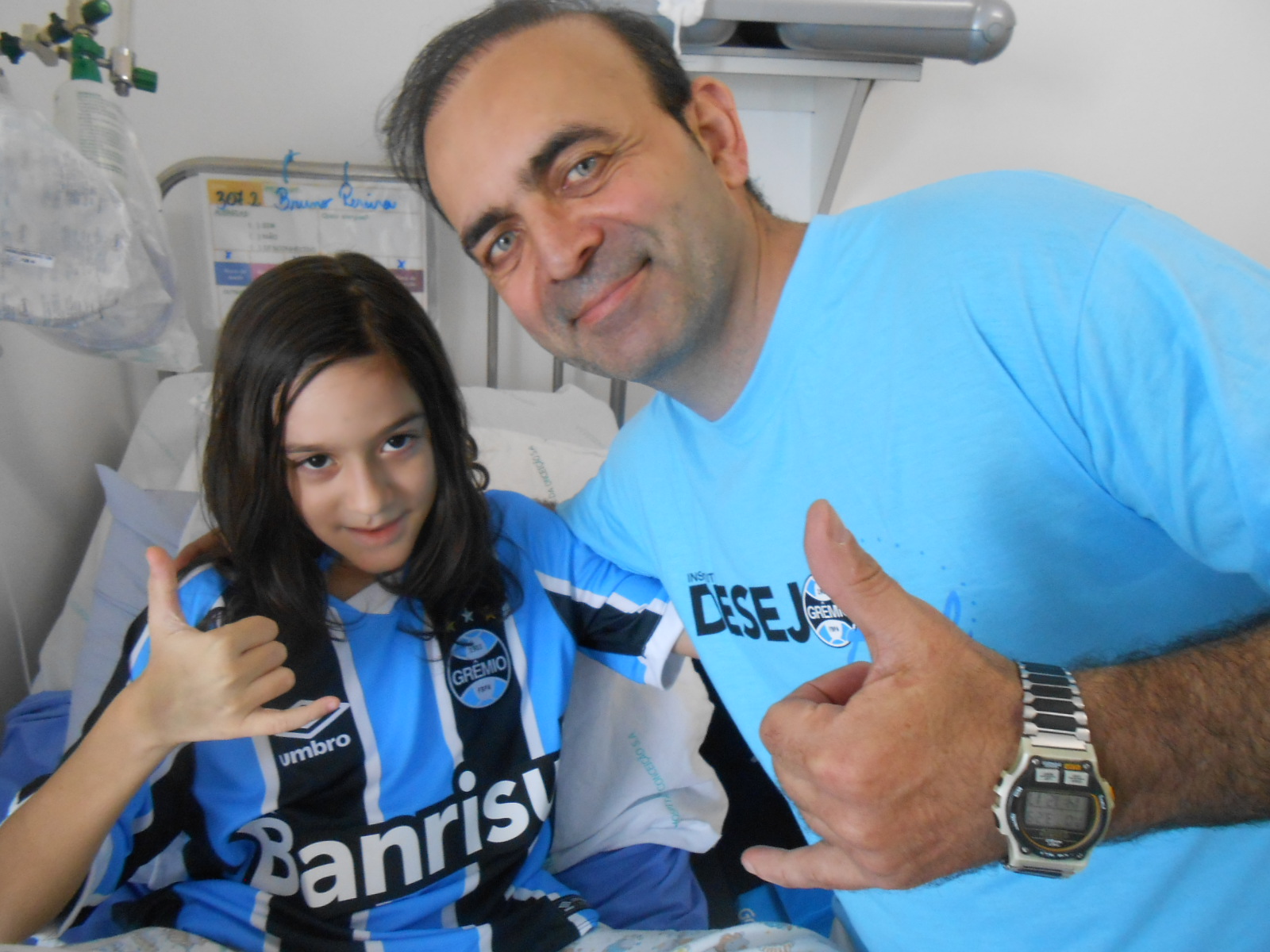 Bruno faz tratamento no Hospital Conceição. Faz o estilo jogador argentino com seus longos cabelos. Além disso é um guerreiro e um bravo pois luta com o corpo e alma por sua saúde. E vai vencer. .Bruno recbeu sua camiseta oficial do Grêmio do voluntário Alexis Efremides.