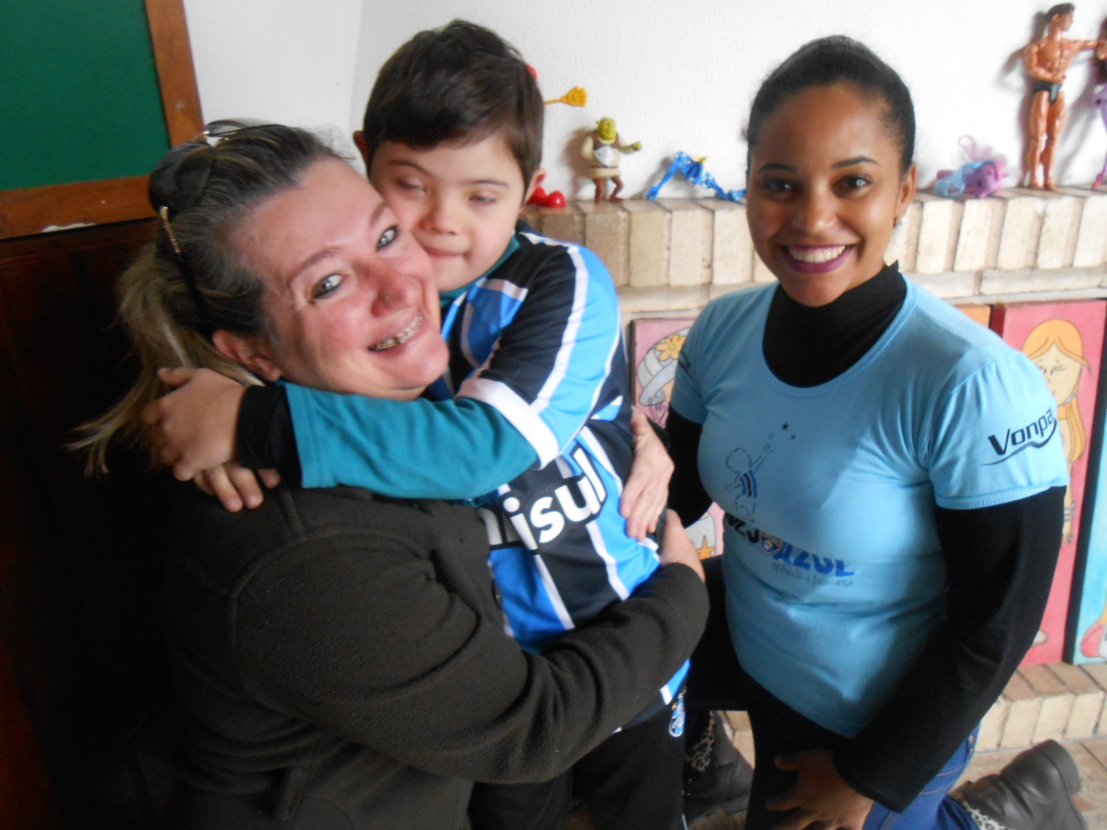 O entusiamo e a felicidade do menino Kauê ao ao ganhar sua camiseta novinha oficial do Grêmio era indescritível. Desfilava de um lado para o outro orgulhoso como se fosse um jogador profissional pronto para entrar em campo. A ação contou com a voluntária Luciana Ferreira de Oliveira.