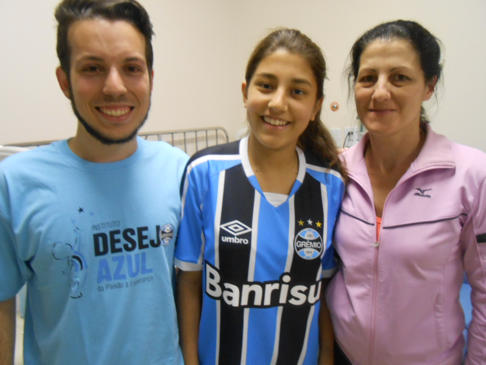 Bárbara tem 16 anos e faz tratamento no Instituto de Cardiologia. Está no final do seu tratamento para a alegria dele e de todos os seus familiares. Bárbara, queria sua camiseta do Grêmio personalizada , o que foi possível graças ao voluntário Matheus Santos.