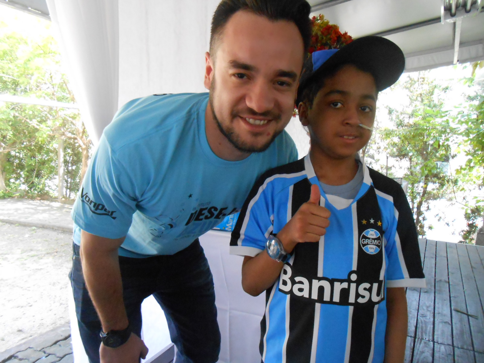 Anderson está fazendo tratamento no Hospital de Clínicas e hospedado na Casa de Apoio do Instituto do Câncer Infantil. Esse valente e guerreiro baiano e adotou o Grêmio como time do coração ! A ação contou com a excelente colaboração do voluntário Bruno Nunes.