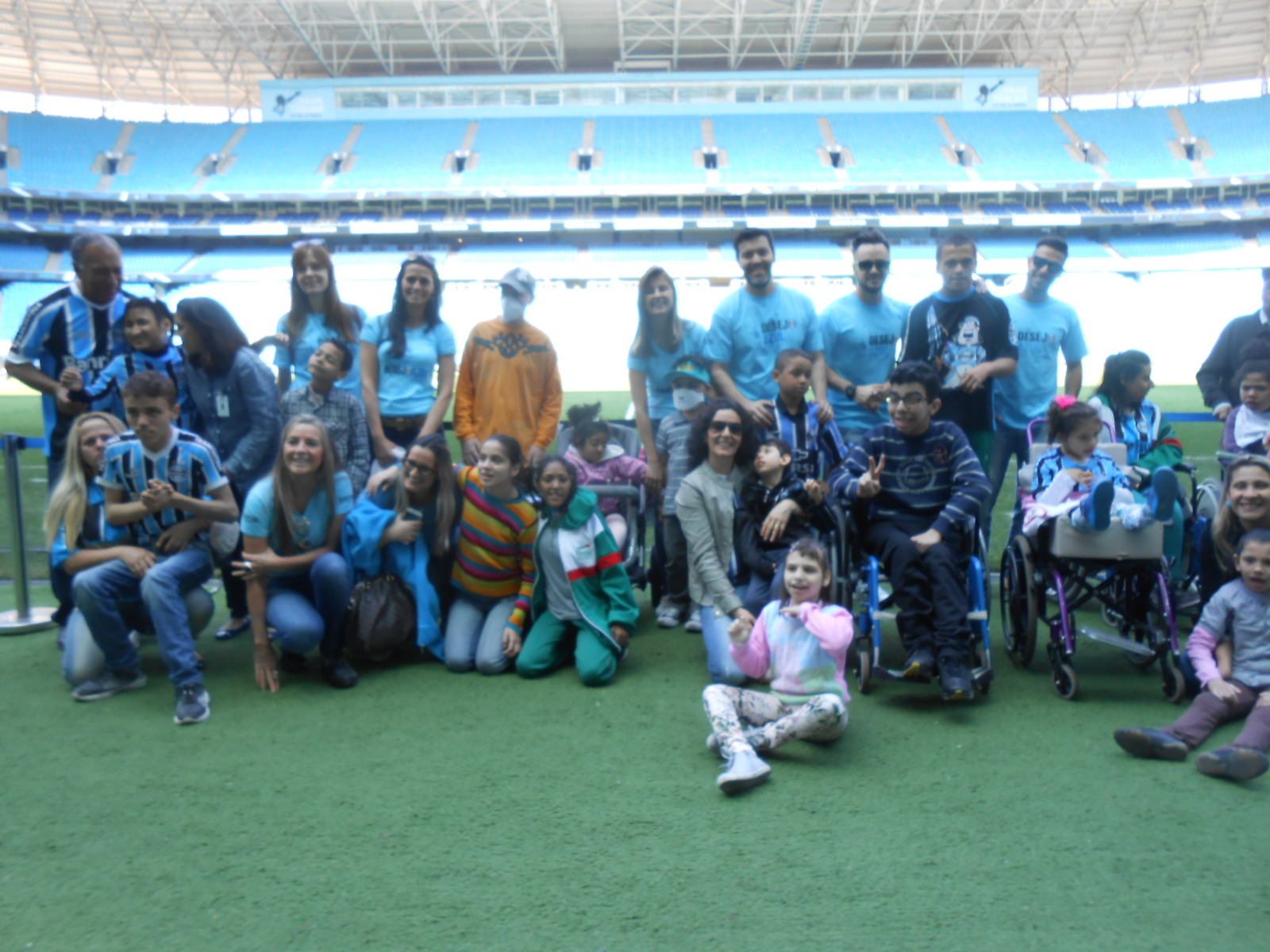 Na última quinta realizamos mais uma visita/tour na Arena com as crianças do Desejo Azul . Como sempre um show de emoções. Desta vez com a participação de crianças da Kinder e do Instituto do Câncer Infantil e dos voluntários Rossana Ruivo, Juliano Lopes, Helena Dani, Luan Costa, Édipo Oliveira, Bruno Nunes, Daniele Dani, Paola Rossana e Mayse Petersen.