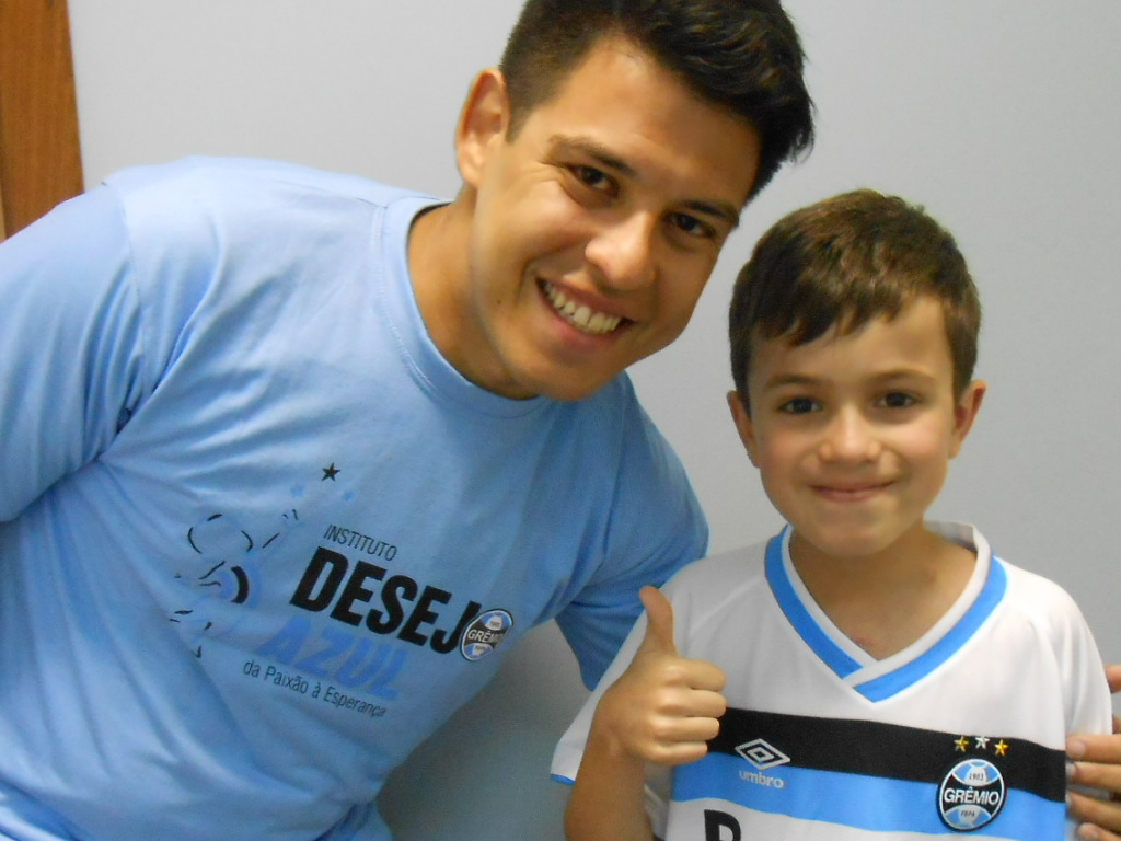 Bernardo, o Be como é mais conhecido é um rico de um gremista. Valente e bravo, superou seu problema de saúde e agora leva vida normal. E vai torcer como nunca para o seu tricolor conquistar a copa com a camiseta oficial personalizada que ganhou do voluntário Guilherme Fehlberg Gomes.