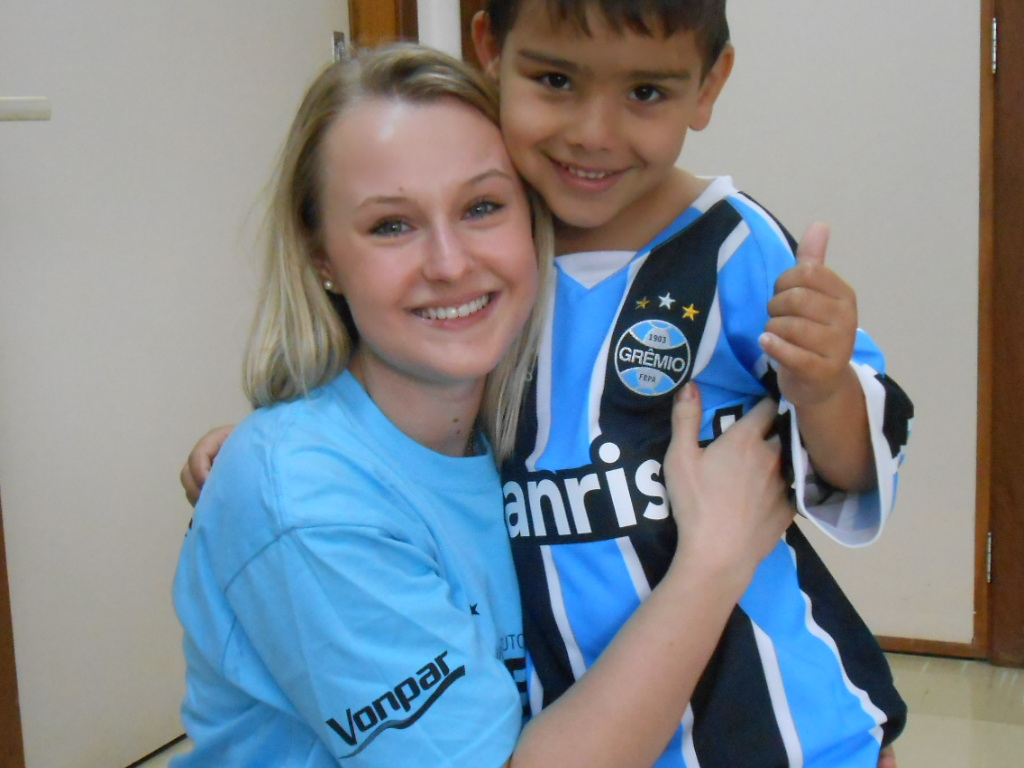 Davi faz tratamento no Instituto de Cardiologia. Está se recuperando muito bem e seu tratamento é um sucesso. No dia que recebeu sua camiseta do Grêmio personalizada com seu nome Davi era só alegria e felicidade e deixou claro o seu orgulho em ser gremista. A ação contou com a colaboração da voluntária Júlia Puhl.