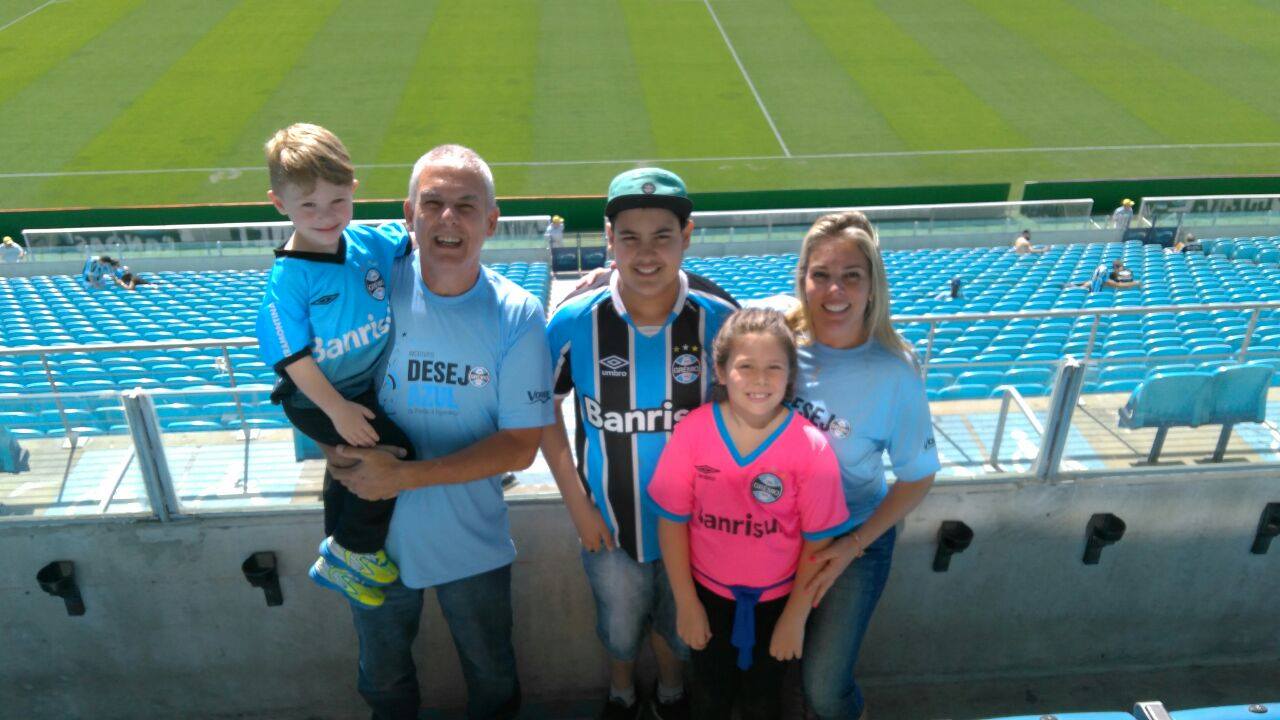 Mesmo com o time reserva sobraram gols para o Henrique, sua mãe e os voluntários vibrarem no jogo contra o América/MG. Como sempre ir ao jogo na Arena sempre reserva grandes emoções. A ação contou com os voluntário Roberto Bianchini Dias e Karina Garcia Broetto Dias.