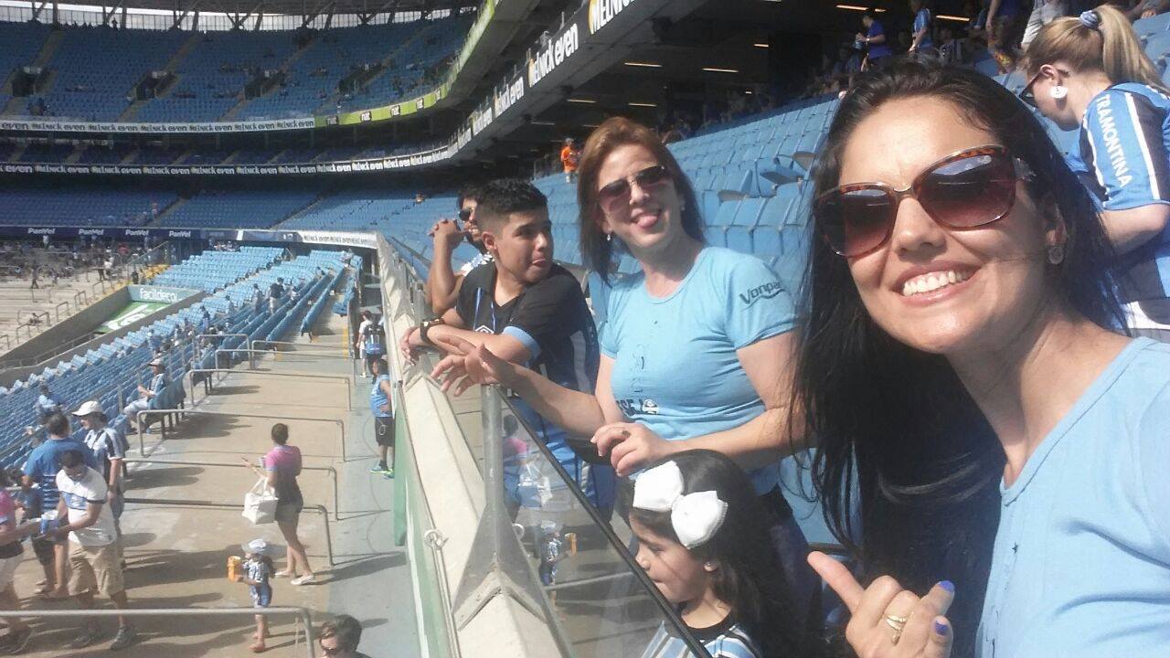 Thomas faz tratamento no Hospital da Criança Santo Antonio. Um de seu desejos era ver o Grêmio jogando ao vivo na Arena. E este dia chegou graças as voluntárias Muriel Maus , sua filha e Maria Angelita Duarte quando Thomas assistiu Grêmio x Botafogo pela última rodada do campeonato brasileiro.