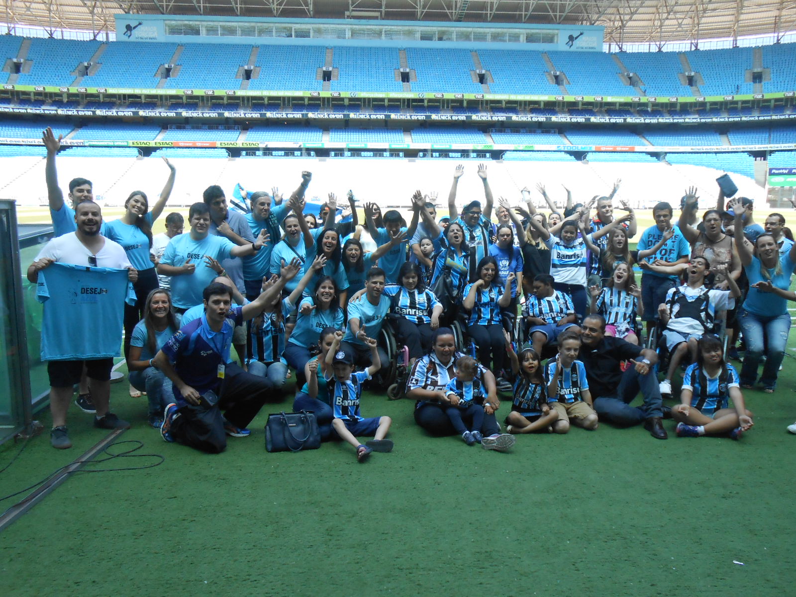 Nesta semana realizamos o último tour na Arena de 2016 com as crianças e voluntários do Desejo Azul. A emoção foi ainda maior pela conquista do Pentacampeonato. Estiveram presentes crianças da APAE de Canos e da Kinder. 