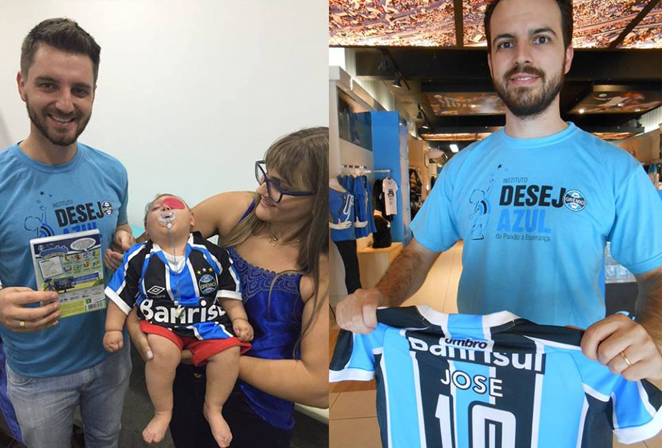 Em Porto Alegre o voluntário Diego Jaime da Rosa postou a camiseta do Grêmio pelos Correios para Cascavel, terra do tricolor José. O primeiro a receber na cidade paranaense foi o voluntário Deyvis Ecker que tratou de levar em mãos até o José . É a corrente azul em ação.A esquerda o voluntário Dayvis Ecker e o menino José em Cascavel. Á direita o voluntário Diego Jaime da Rosa em Porto Alegre.