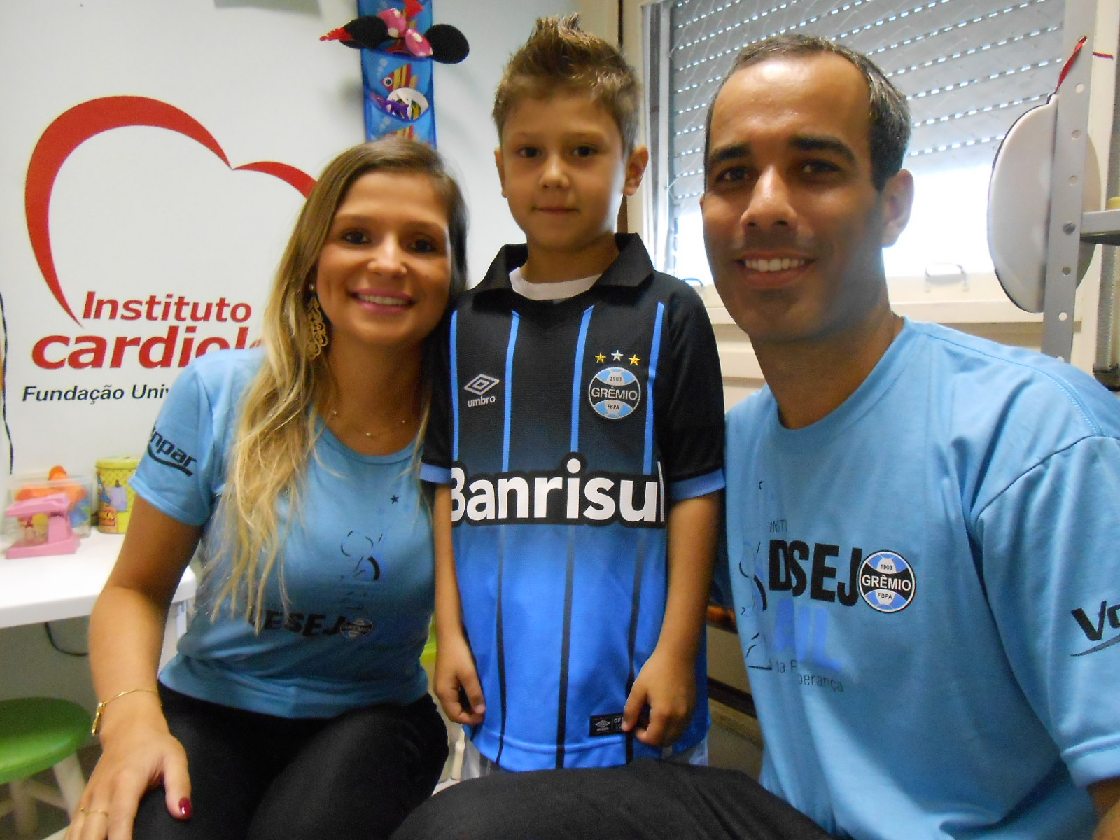 Rafael faz tratamento no Instituto de Cardiologia. Recentemente fez uma cirurgia que foi um sucesso. Seu coração tricolor bate mais forte que nunca. Rafael ganhou sua camiseta oficial do Grêmio personalizada com seu nome dos voluntários Daiane Oliveira e Rafael Lemos.