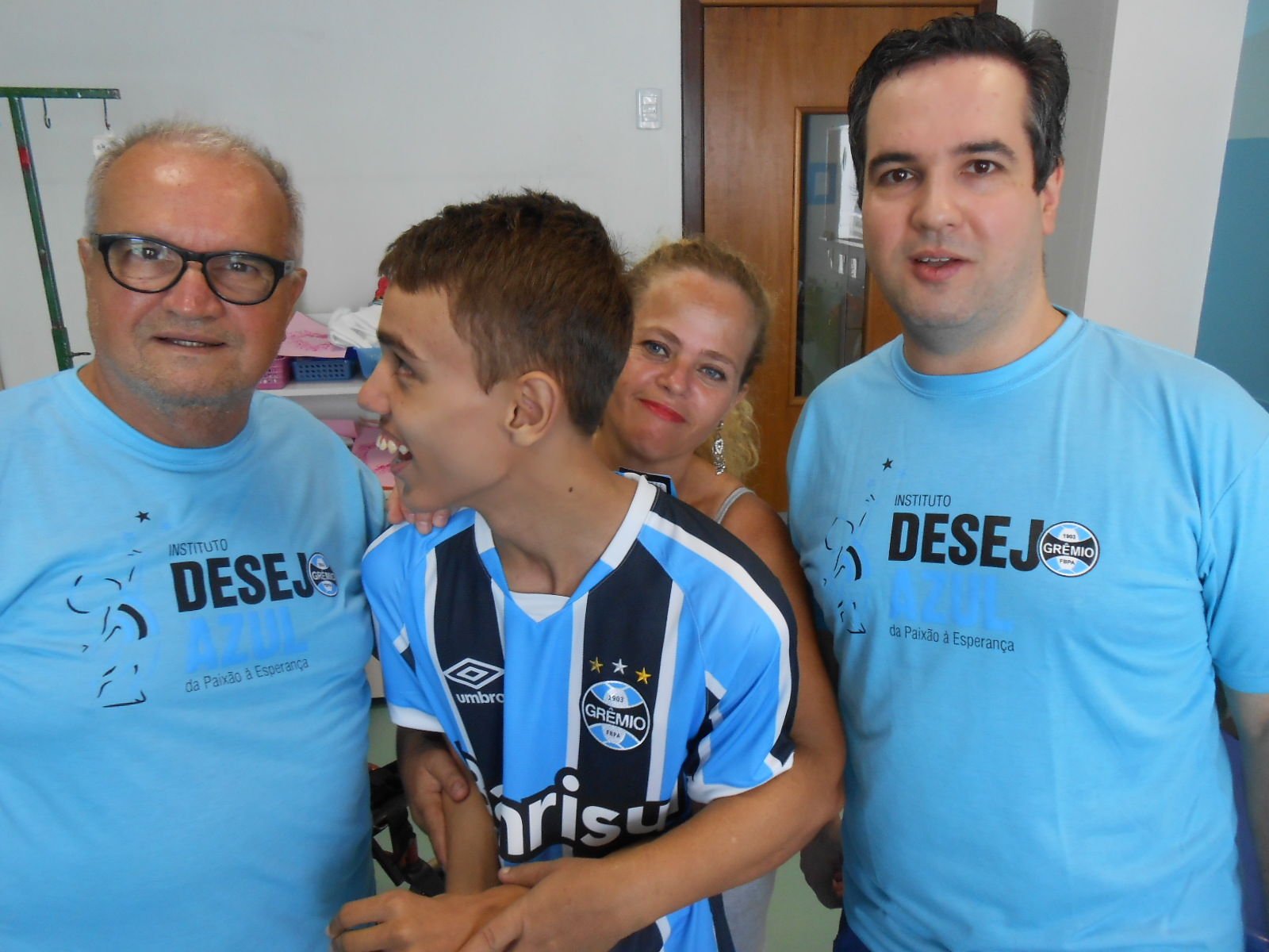 Alexander tem 14 anos e faz tratamento na Kinder. É um gremista fanática que não deixa de assistir um jogo do Imortal. Alex ganhou a camiseta do Grêmio personalizada com seu nome dos voluntários José Gallo e Roberto Gallo.