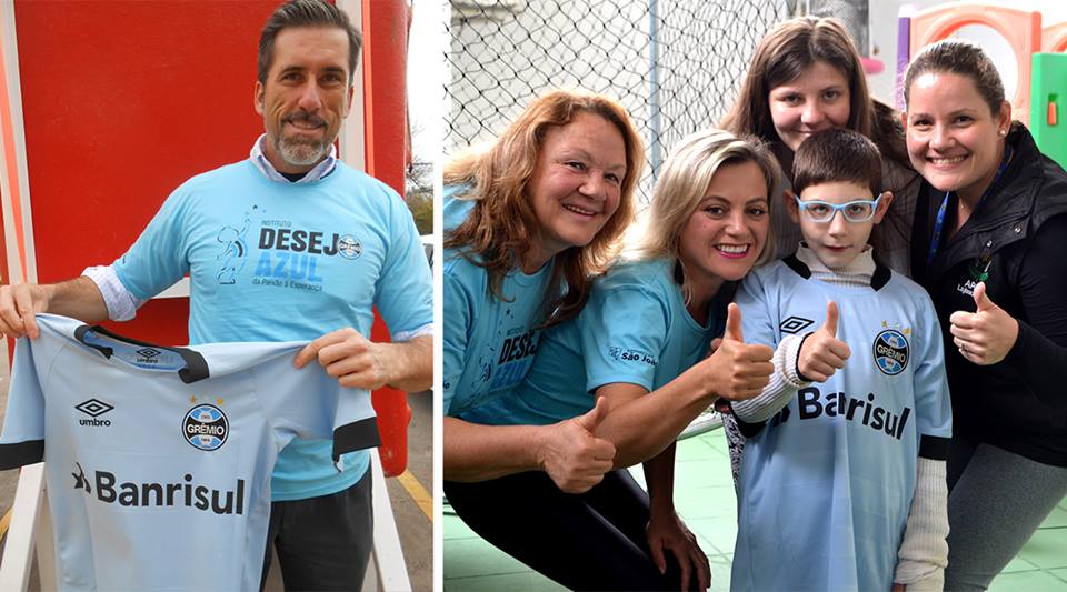 Foi com muita alegria e emoção que o Desejo Azul iniciou suas ações na APAE de Lajeado. Para tanto foram necessários vários tricolores solidários e solidárias que fizeram uma grande corrente para que a camiseta oficial do Grêmio chegasse ao Reinoldo. Primeiro o voluntário Wilen Mantelli enviou via Sedex o manto tricolor para Encantado. A primeira a receber foi a voluntária Giovana Girelli que tratou de contatar uma outra voluntária da mesma cidade, Cleide Fiorini. Numa curta viagem ambas se deslocaram até Lajeado e entregaram em mãos a camiseta tricolor ao Reinoldo. Será a primeira de muitas ações naquela cidade para a alegria das crianças gremistas daquela região.