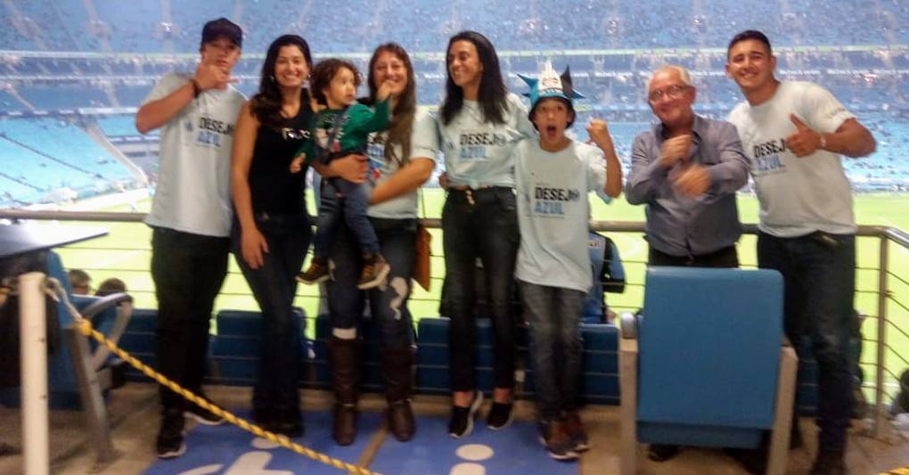 Adílson mora em Minas do Leão. O menino bem como a sua família nunca tinham ido na Arena mais assistir a uma partida do tricolor. Adílson viajou alguns quilometros só para ver Grêmio x Fluminense. O jogo terminou empatado, mas Adílson com certeza foi o grande vencedor. Participaram desta ação como voluntários Patrícia Zettler, Sofia Salgado do Nascimento Meneses, Henrique Salgado Zettler, Marcelo Toledo Câmara e Sérgio Roberto Salgado