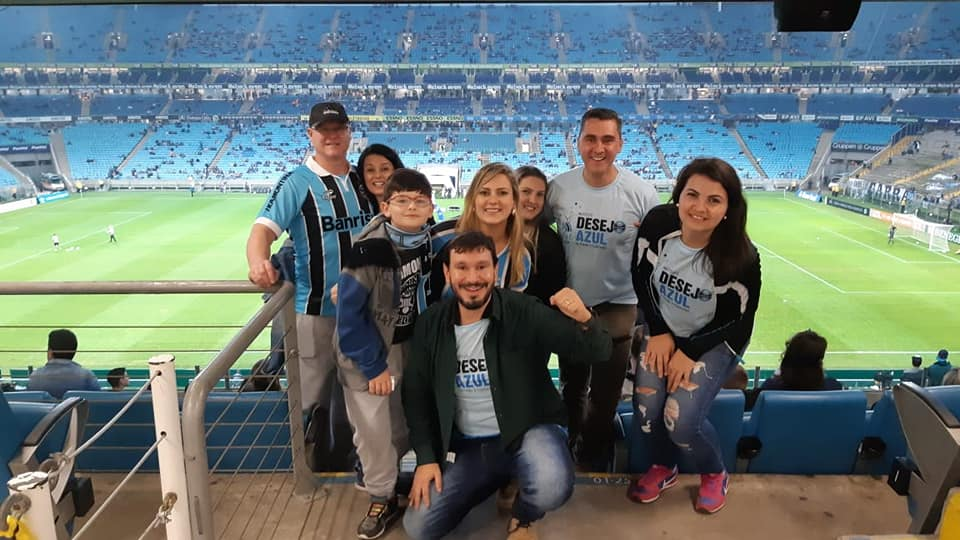 Nikolas nunca tinha ido a um jogo do Grêmio na Arena. Era um dos seus maiores desejos. Ver de perto o Rei de Copas jogar e poder vibrar com um gol do Grêmio ao vivo. E não deu outra pois Nikolas viu 2 na vitória sobre o Atlético MG. Participaram desta ação os voluntários Fernanda Fraga, Eliezer Candaten de Oliveira, Aline Pirã, Vilson dos Santos e Greice de Lima.