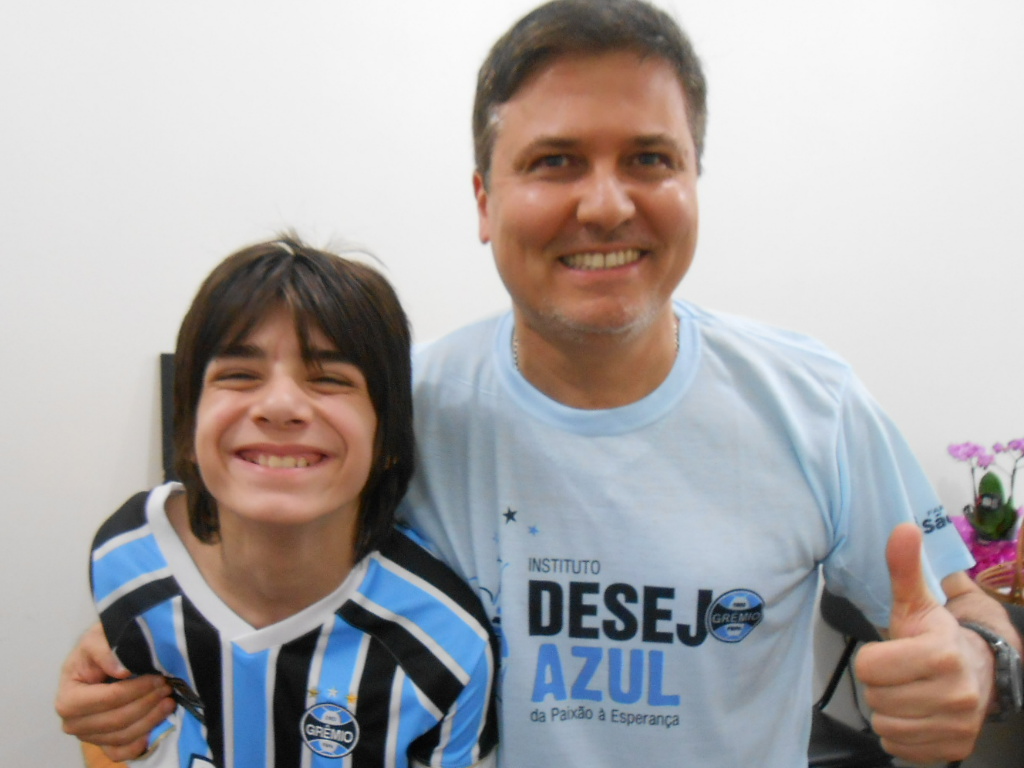 Jorge faz acompanhamento na Escola Renascença. É um garotão esperto , super ativo e acompanha tudo que diz respeito ao Grêmio. Sabe escalação, jogos, enfim, é um dos seus assuntos preferidos falar sobre o imortal. Jorge ganhou a camiseta do Grêmio do voluntário Júlio Dutra.